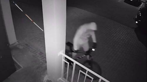 В Гомеле неизвестный парень ночью из подъезда увёл чужой велосипед