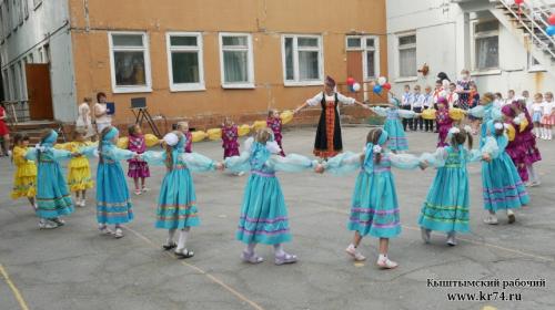 В Кыштыме с участием дошкольников проведена праздничная программа ко Дню России