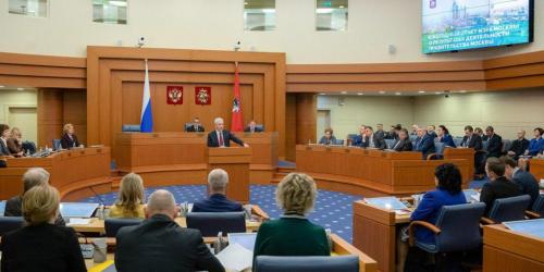 Собянин ответил на сложные вопросы депутатов в ходе отчета в Мосгордуме. Фото: mos.ru