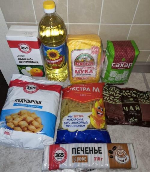 Саратовские школьники второй раз за месяц получили продуктовые наборы