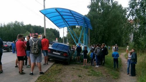 Пятеро пострадали в Ижевске в результате наезда БМВ на остановку транспорта