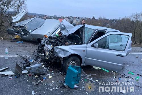 В Тернопольской области столкнулись  ЗАЗ и Volkswagen, травмированы 5 человек, в том числе ребенок