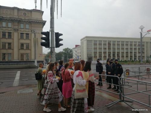 Силовики пытаются перекрыть центр Минска перед акцией протеста