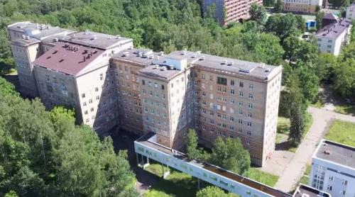 Сталкеры разместили в соцсети ролик об огромной заброшенной больнице в Москве
