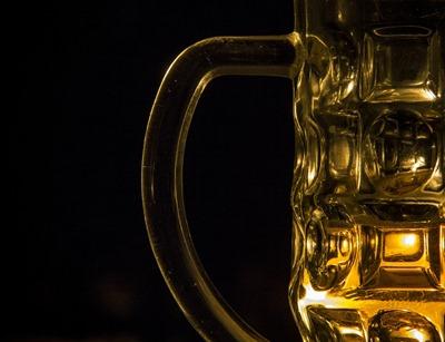 Предприниматель из Калининграда в нарушение закона торговал ночью пивом
