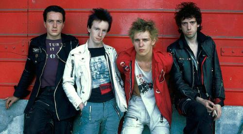 Режиссер «Рокетмена» хочет снять байопик о The Clash