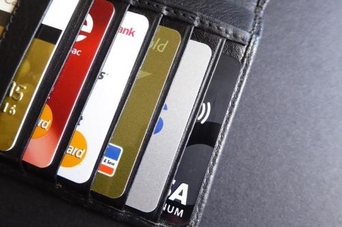За 2019 год банки выпустили для жителей Томской области около 2 млн платежных карт