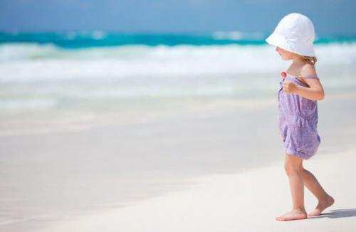 Аллергия на солнце у ребенка: причины, симптомы и полезные советы