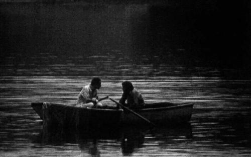 Кадр из фильма «Одинокий голос человека» (1978)