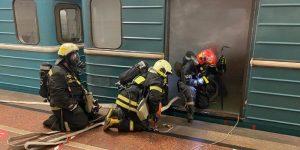 Московские пожарные и спасатели провели тактические учения в метрополитене