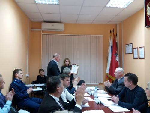 Глава МО Коврикова вручила Почетные грамоты за активную общественную деятельность 
