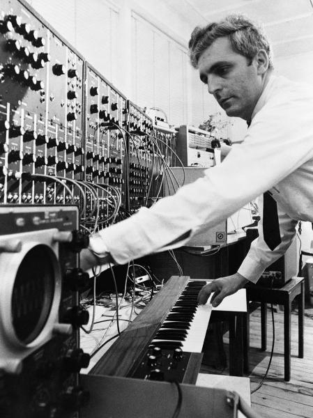 Мечты и звуки: Роберт Муг и его синтезаторы