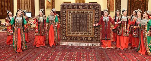 В Туркменистане отметили Праздник туркменского ковра