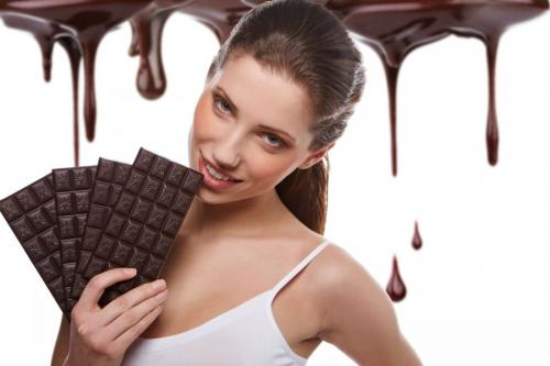 Девушка и шоколад