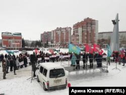 В Омске жители вышли на акцию в поддержку обвиняемого в обрушении казармы