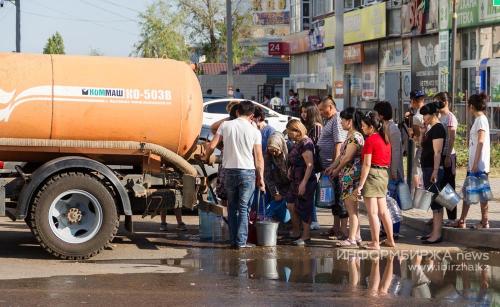 Организован подвоз воды в микрорайоны Уральска