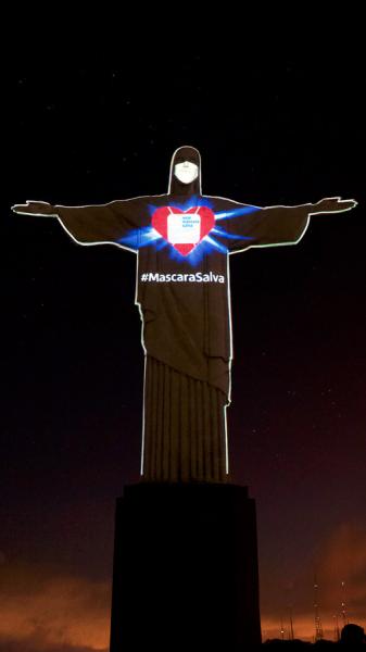 В рамках кампании Todospela Saúde защитную маску получила статуя Христа-Искупителя