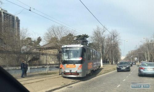 Трамвай с пассажирами сошел с рельсов в Одессе (фото)